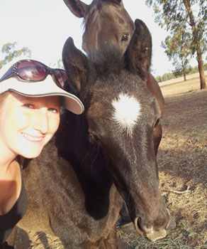 Work and Travel Teilnehmerin Stefanie mit Pferden