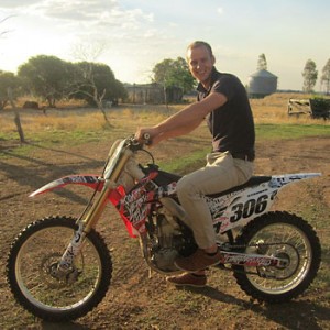 Work and Travel Teilnehmer Bernd auf einem Farm-Cross-Bike